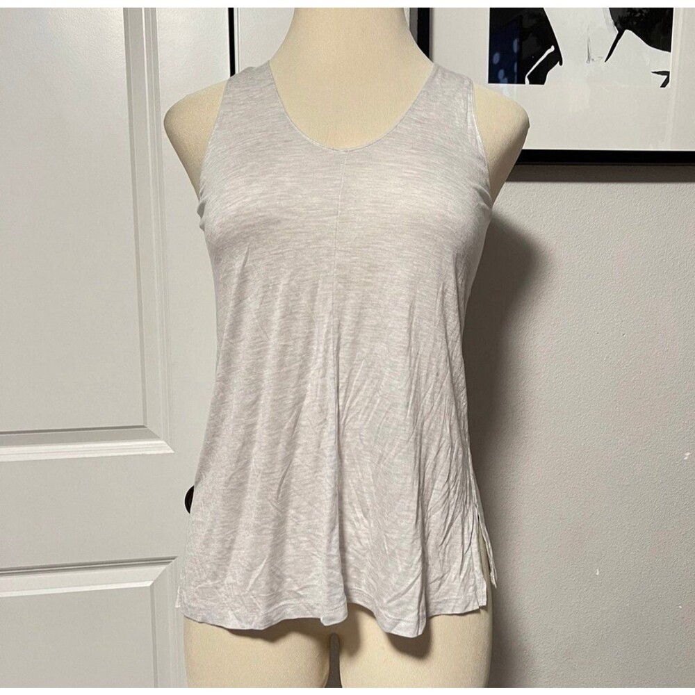 Vince women's blouse, size M, 100% Viscose gray pullover, sleeveless, classic